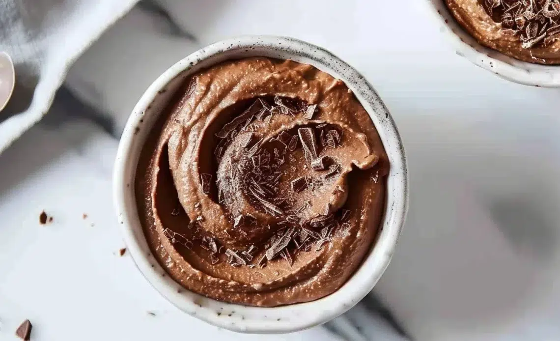 Mousse au chocolat à l'avocat sans sucre raffiné 1 Mousse au chocolat à l'avocat sans sucre raffiné, dessert sain et délicieux