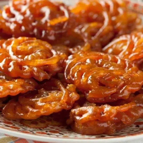 Zlabia maison traditionnelle, un dessert algérien en forme de spirale sucrée