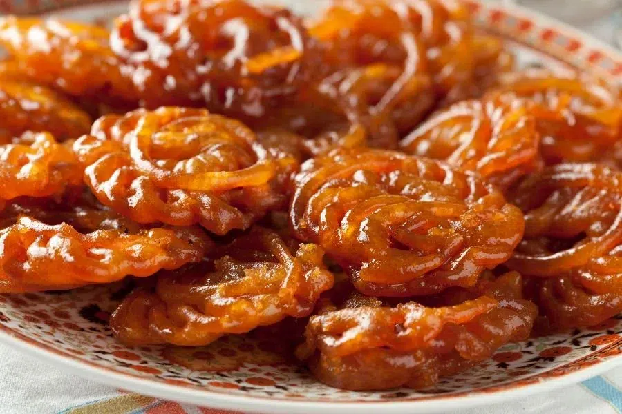 Zlabia maison traditionnelle, un dessert algérien en forme de spirale sucrée